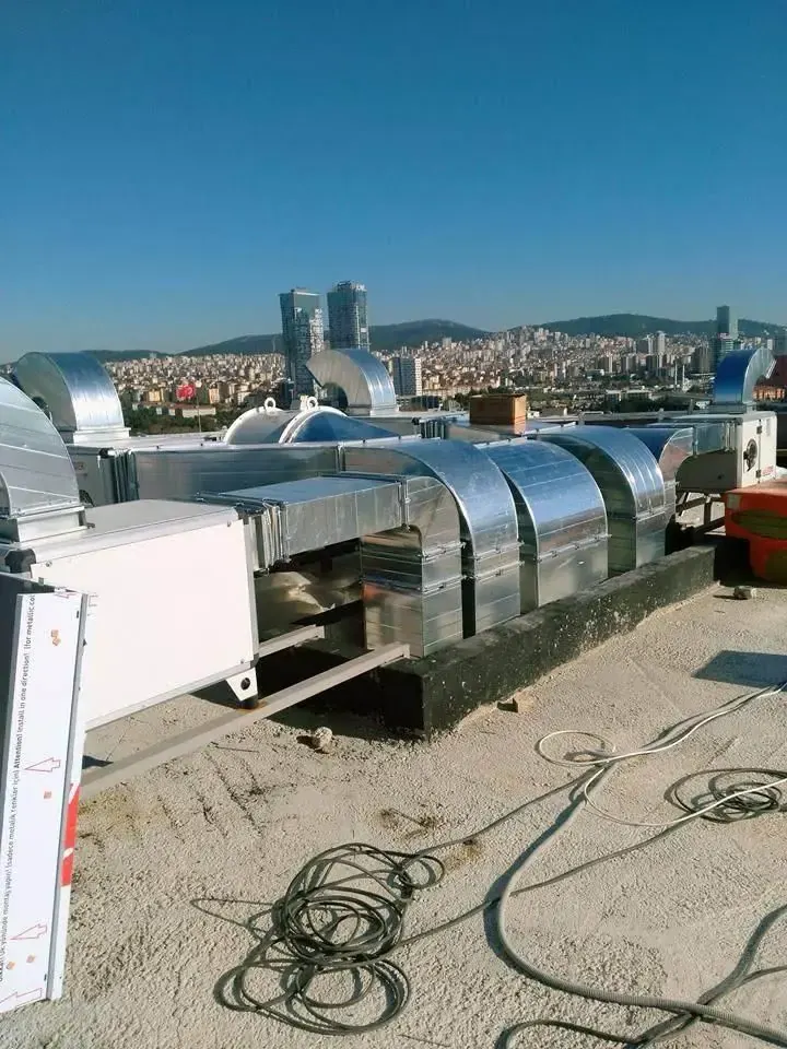 Çatı üstünde baca ve havalandırma kanalı montajı, İstanbul silueti