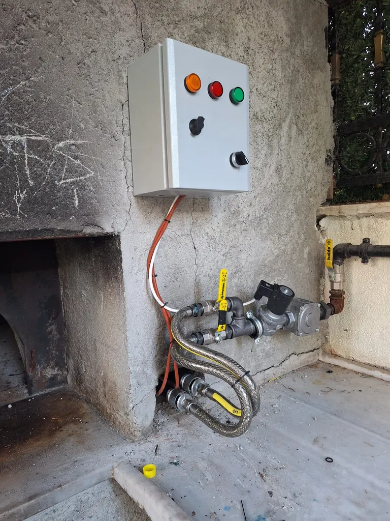 Lahmacun fırını doğalgaz bekleri ve gaz kontrol panosu